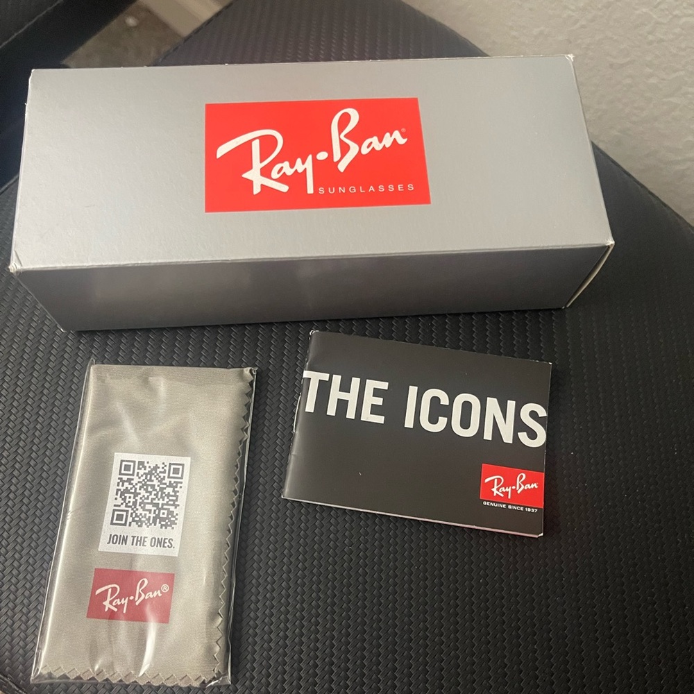 Ray-Ban Aviators - Picture 5 of 6